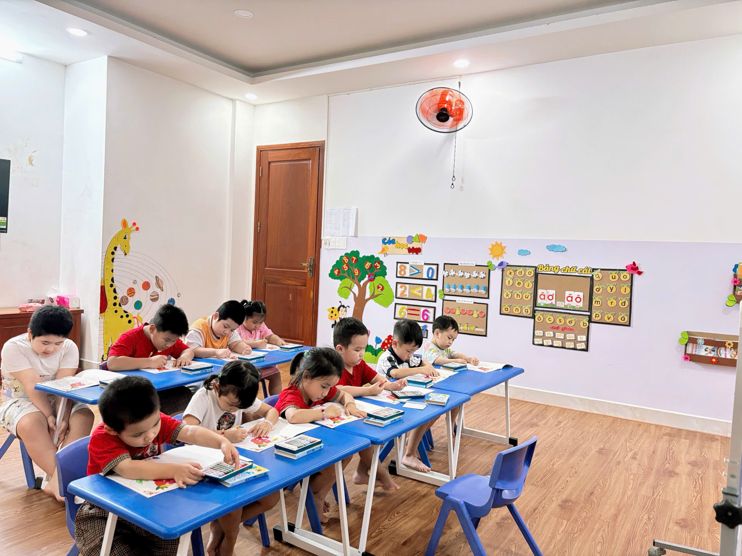 Bé vui chơi